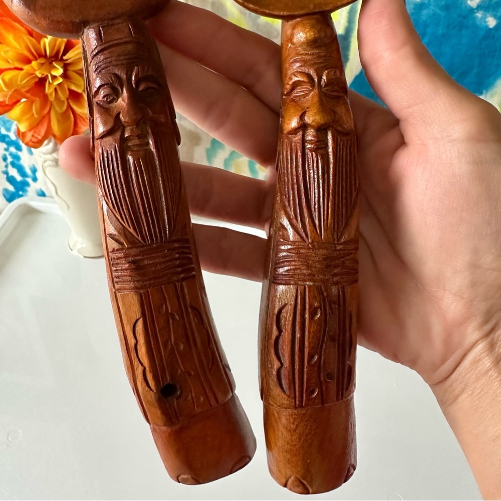 vintage oversized hand carved wooden decorative salad fork & spoon - Picture 3 of 4